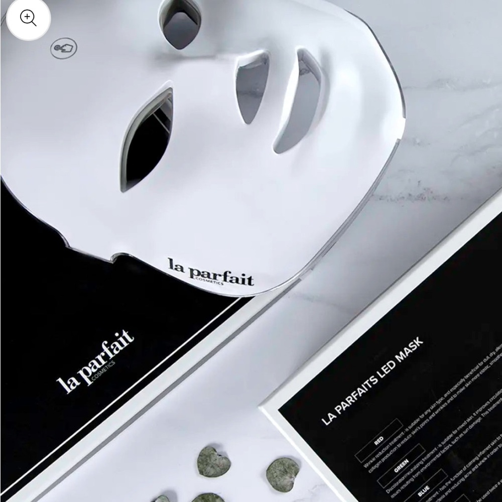 Wireless LED Skincare Mask - La Parfait